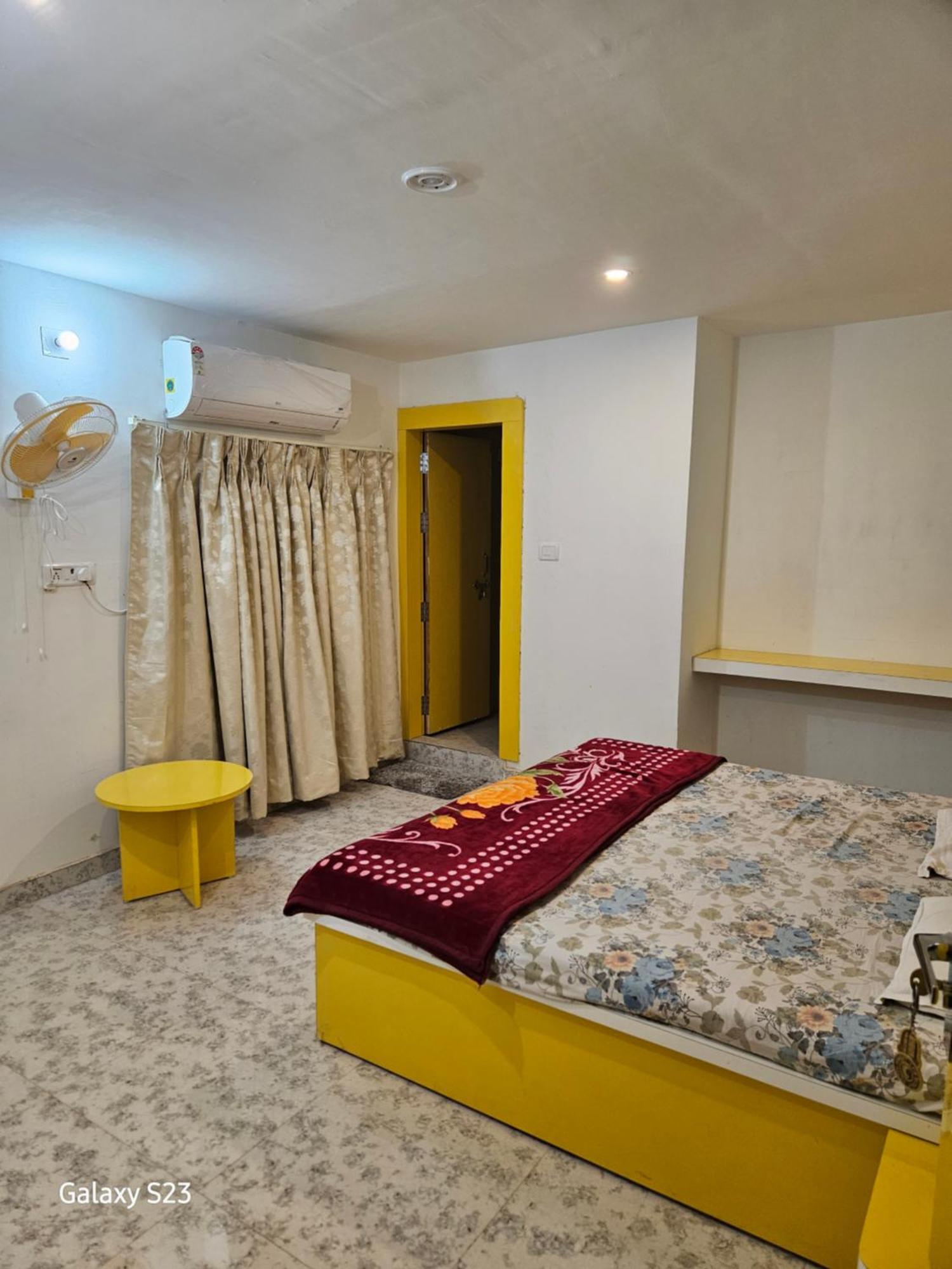 Couple Friendly Hotel - Sunset Орча Екстериор снимка